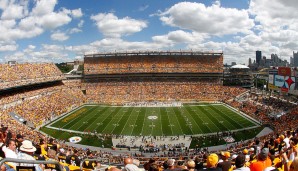Pittsburgh Steelers: In der NFL und im College-Football bietet Heinz Field 68.400, in der NHL 68.111 Zuschauern durch die Öffnungen Sicht auf den Fluss und Downtown Pittsburgh. Eröffnet 2001 (Kostenpunkt: 281 Millionen Dollar), 2007 renoviert