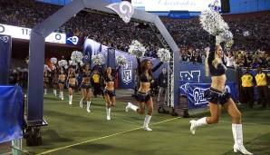 Auch die Cheerleader der Rams hatten ihren großen Auftritt vor der Partie und auch in der Halbzeit ...