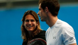 MELBOURNE, AUSTRALIA - JANUARY 22: Andy Murray of Great Britain talks with coach Amelie Mauresmo in a practice session during day five of the 2016 Australian Open at Melbourne Park on January 22, 2016 in Melbourne, Australia. (Photo by Zak Kaczmare...