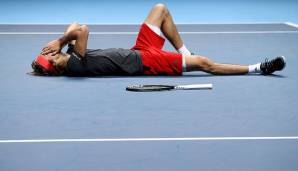 ÖSTERREICH - Kronen Zeitung: "Zverev ließ sich auf den blauen Untergrund fallen und schlug die Hände vors Gesicht. Djokovic, der seit Wimbledon 35 von 37 Matches gewonnen - und nie gegen einen Top-10-Spieler verloren - hatte, wirkte wieder menschlich."