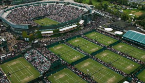 Das legendäre Wimbledon-Turnier steht vor der Tür. Höchste Zeit, um auf große Momente zurückzublicken. Mit dabei: Sensationen, Triumphe, Flitzer, Ausraster und bittere Tränen…