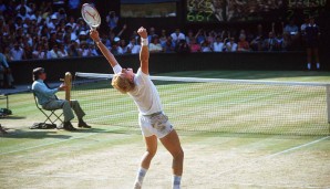 Becker schlägt im Endspiel Kevin Curren aus Südafrika 6:3, 6:7, 7:6, 6:4 und wird zu einem der deutschen Sport-Helden schlechthin. Er triumphiert danach noch zwei Mal in Wimbledon