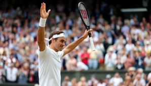 Roger Federer spielt am Sonntag sein elftes Wimbledon-Finale. 7:6, 7:6, 6:4 schlug der Schweizer Tomas Berdych und ist damit nur noch einen Schritt vom traumhaften Rekordsieg an der Church Road entfernt!