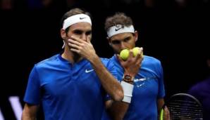 Roger Federer (l.) und Rafael Nadal (r.) beim Laver Cup in Prag