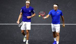 Roger Federer (r.) und Alexander Zverev (l.)