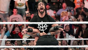Nach seiner Titelverteidigung wurde Roman Reigns von Seth Rollins attackiert