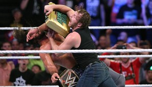 Dean Ambrose cashte den frisch gewonnen Money in the Bank-Koffer gegen Seth Rollins ein