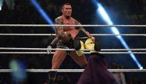 Randy Orton mit seinem DDT vom zweiten Seil gegen Rey Mysterio. Letzterer gewann das Match jedoch.