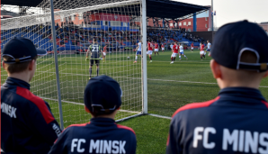 Die Fans des FC Minsk besuchen am 28. März 2020 in Minsk das weißrussische Meisterschaftsspiel zwischen dem FC Minsk und dem FC Dinamo-Minsk.