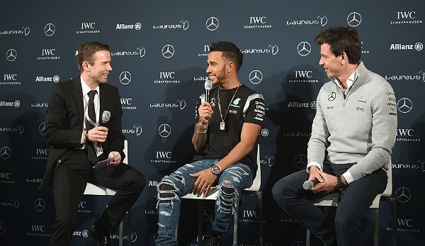 Als Teil der Mercedes-Familie durfte der aktuelle Weltmeister Lewis Hamilton bei der von Mercedes gesponsorten Veranstaltung nicht fehlen. Die Hose kam allerdings etwas löchrig daher