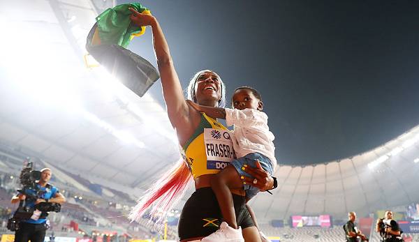 Shelly-Ann Fraser-Pryce (Jamaika, Leichtathletik) - gewann bei der WM in Doha zweimal Gold (100 m, 4x100 m). Nach ihrem Sieg über 100 Meter lief sie die Ehrenrunde mit ihrem zweijährigen Sohn Zyon auf dem Arm.
