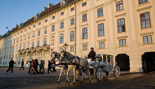 Droschke, Hofburg - Wien ist Hauptstadt und kulturelles Zentrum Österreichs