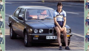 Herbert Waas in einem Hauch von Nichts vor seinem schwarzen BMW. Alle Vergleiche zu Dustin Hoffman in "Rain Man" sind ausdrücklich erwünscht