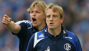 Die Ex-Spieler Michael Büskens (r.) und Youri Mulder übernahmen den Trainerposten gemeinsam bis Saisonende