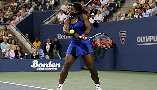 Power pur: Serena Williams prügelte die Weltranglistenerste Caroline Wozniacki zunächst über den Platz und dann aus dem Turnier