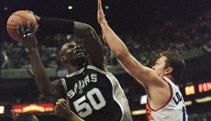 Der 1987er First Pick David Robinson begann erst 1989 bei den Spurs, verbrachte aber seine komplette Karriere dort und holte zwei Titel