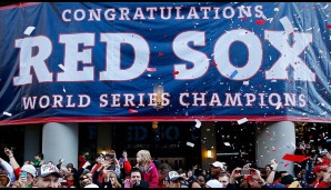 Nach dem 4:2 Sieg gegen die St. Louis Cardinals gab es Glückwünsche von allen Seiten an die Boston Red Sox. Unzählige Fans feierten bei der Parade mit dem World-Series-Champion