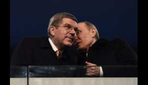 Bach meets Putin: Ob die zwei wohl mächtigsten Männer im Stadion sich über die Aftershow-Party unterhielten, ist nicht bekannt...