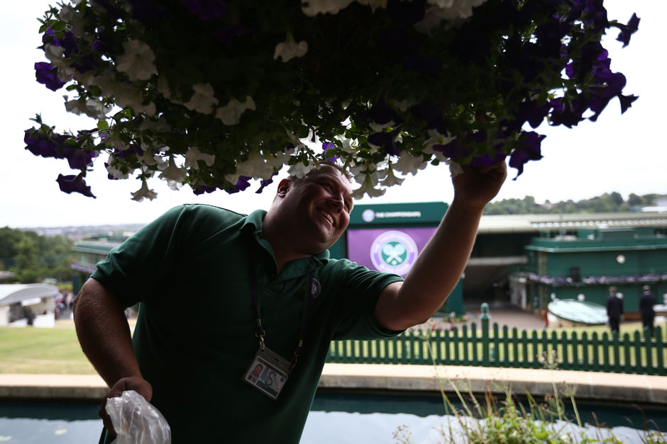 TAG 13: Ein letztes Mal Willkommen in Wimbledon! Für das große Event muss alles passen - natürlich auch die Blumen-Deko