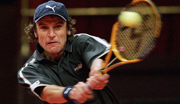 Mats Wilander wird bei den French Open 1995 positiv auf Kokain getestet und später deshalb für drei Monate gesperrt