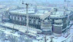 Schneller fertig sein soll das Bernabeu - nämlich im Jahr 2023. In Spanien tobte im Januar ein Jahrhundertwinter, die Hauptstadt Madrid versank im Schnee. Das Resultat: eines der beeindruckendsten Stadionbilder der letzten Monate.