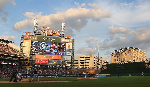 Comerica Park in Detroit: Die Tigers setzen in ihrem Ballpark auf die Region - Man achte auf das Chevrolet-Logo oder die Skyline der Motor City