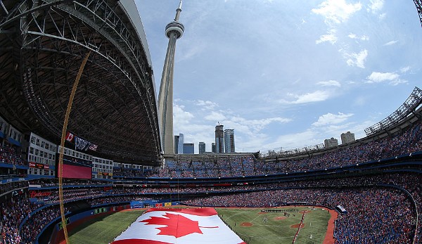 Rogers Centre: Der frühere "Sky Dome" ist das einzige MLB-Stadion in Kanada. Direkt neben dem CN Tower überzeugt es aber nicht unbedingt durch seinen Kunstrasen