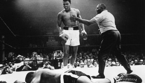 1965 gab es das Duell gegen Liston erneut. In Maine verpasste ihm Ali in der ersten Runde den Knockout