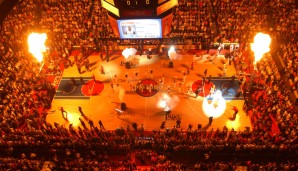 Die Pistons tragen ihre Heimspiele seit 1988 im Palace of Auburn Hills aus. Die Arena fasst bei Basketball-Spielen 19.971 Zuschauer