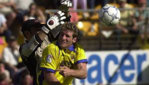 Ein emotionaler Jubel machte auch Martin Palermo Schwierigkeiten. Der Argentinier jubelte nach einem Treffer vor den Fans des FC Villarreal, dabei krachte aber eine Betonwand zusammen - Schien- und Wadenbeinbruch. Er verpasste dadurch die WM 2002.