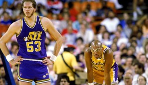 PLATZ 10: Mark Eaton, 224 cm, Utah Jazz: Von 1982 bis 1993 trieb er in der Zone der Jazz sein Unwesen und wurde zweimal zum Verteidiger des Jahres gewählt. Der Zwerg hinter ihm ist Kareem Abdul-Jabbar.
