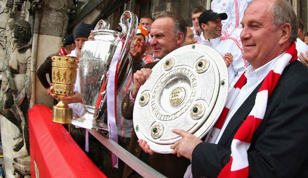 Dass er mit dem Klub durch jede Krise gehen würde, kündigte er bereits vor seiner Haftstrafe an: "Ein Uli Hoeneß lässt den FC Bayern nie im Stich. Und wenn irgendein Problem entsteht, würde ich zur Not hier sogar ein halbes Jahr den Platzwart machen"