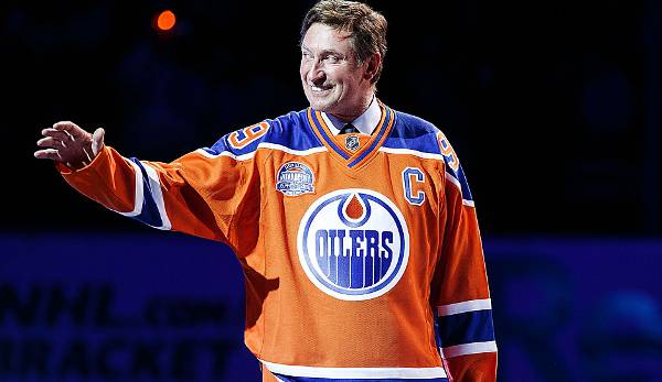 Platz 1 - Wayne Gretzky (2857 Punkte in 1487n Spiele: 894/1963) ist vierfacher Stanley-Cup-Sieger und konnte als einziger Spieler 200 Punkte in einer Regular Season einfahren. Die Rückennummer 99 von "The Great One" wird in der NHL nie wieder vergeben.