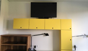 Stark sein, Kids: Ein TV-Gerät gehört in Salzburg nicht zur Grundausstattung der Zimmer - in diesem Gästezimmer hingegen kann man TV schauen