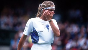 WIMBLEDON 1994, STEFFI GRAF - LORI MCNEIL 5:7, 6:7: Zum ersten Mal in der Wimbledon-Geschichte verlor die Titelverteidigerin in Runde eins. Graf hatte fünf der letzten sechs Titel gewonnen. Ihre Gegnerin kämpfte sich danach bis ins Halbfinale vor