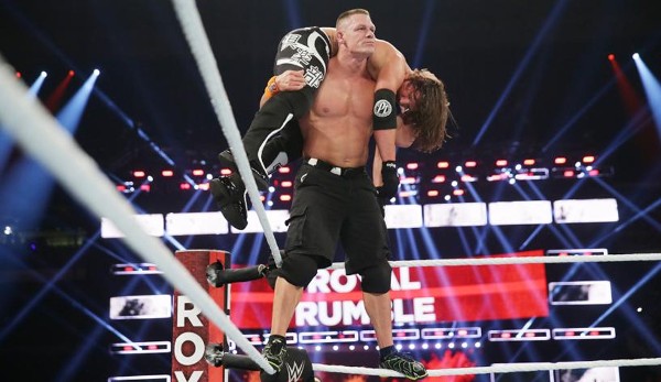 Aber Cena verteilte selbst im Gegenzug die eine oder andere Attitude Adjustment. Der Lohn: Zum 16. Mal ist er jetzt WWE Champion