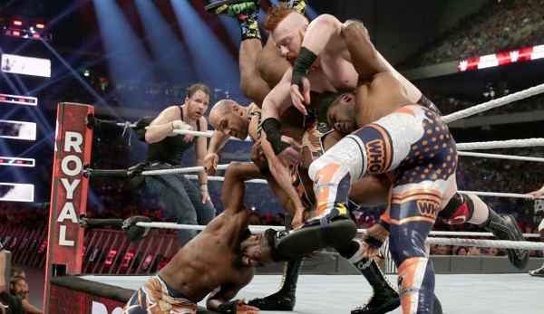 The New Day gab's im Rumble im Dreierpack - und im Dreierpack wurden sie dann auch von Sheamus und Cesaro aus dem Ring befördert