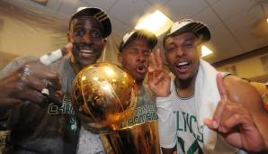Die Celtics waren wieder wer! In zwei verschiedenen Trades stellten sie 2007 Kevin Garnett (zuvor Minnesota) und Ray Allen (zuvor Sonics) an die Seite von Paul Pierce. Abgegeben wurden u.a. Delonte West und Al Jefferson. Kurz darauf wurden sie Champion.