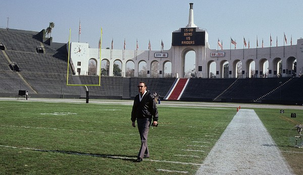 Den ersten echten Umzug seit dem Merger (der Zusammenschluss zur NFL 1970) gab es 1982. Al Davis und seine Oakland Raiders zogen nach Los Angeles um und wurden zum Stadtrivalen der L.A. Rams