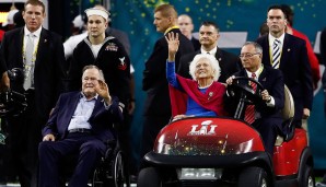 Für den Coin Toss zeichnete sich der 41. Präsident der USA, George H.W. Bush verantwortlich, der von seiner Frau Barbara begleitet wurde