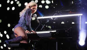 Gaga rockte mit Tanzeinlagen, am Klavier und generell mit großer Show