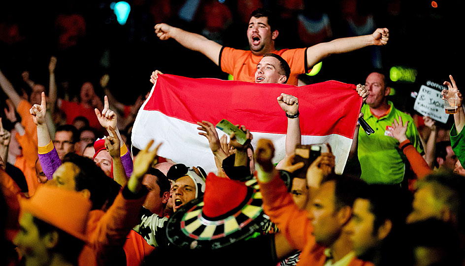 Publikumsliebling ist der Holländer sowieso: Bei jedem Turnier wird er von den Fans gefeiert - und zwar nicht nur den mitgereisten Oranjes.