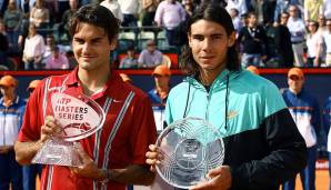 Sand liegt dem Spanier, der nur zwei Matches in Roland Garros verlor (2009 vs. Söderling, 2015 vs. Djokovic). Von April 2005 bis Mai 2007 verlor Nadal kein einziges Spiel auf Sand. Nach 81 Siegen in Folge unterlag er dann gegen Federer in Hamburg.