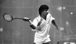 JAHANGIR KHAN: Ein Jahr nach dem Wunder auf dem Eis startete die Squash-Legende seine bis heute unübertroffene Siegesserie. 555 Spiele in Folge von 1981 bis 1986 blieb der heute 56 Jahre alte Pakistani ungeschlagen. Wahnsinn!