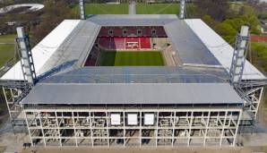Das RheinEnergieStadion in Köln bietet Platz für 50.000 Personen und ist die Spielstätte des 1. FC Köln.
