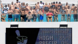 Nicht fehlen darf hier natürlich einer der berühmt-berüchtigten Pools der Jacksonville Jaguars: Fans können aus diesen ins Stadion eingebauten Wasserbecken das Spiel live sehen
