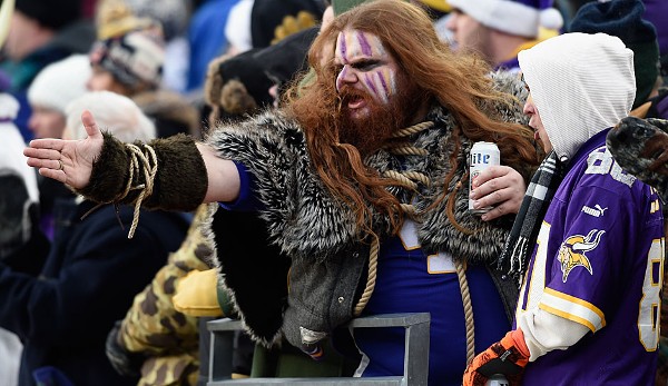 So weit ist dieser Vikings-Fan noch nicht - mit Teddy Bridgewater ist Minnesota aber gut für die Zukunft aufgestellt. Peinlicher Kostümfehler: Die Bierdose statt dem obligatorischen Trink-Horn...