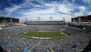Von der NFC South geht es in die AFC South: Auch EverBank Field, Heimat der Jacksonville Jaguars, hat einige Renovierungen hinter sich. Die letzte brachte 2013 für 63 Millionen Dollar zwei Mega-Bildschirme...