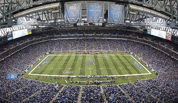 Das dritte Team in der NFC North, die Detroit Lions, spielen seit 2002 im Ford Field. Rund 430 Millionen Dollar kostete das Stadion damals, bis zu 70.000 Fans können bei Football-Spielen rein. Den Zuschauer-Rekord gab es aber bei WrestleMania 23 (80.103)