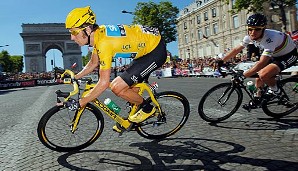 JULI: Als erster Brite überhaupt gewinnt Bradley Wiggins die Tour de France
